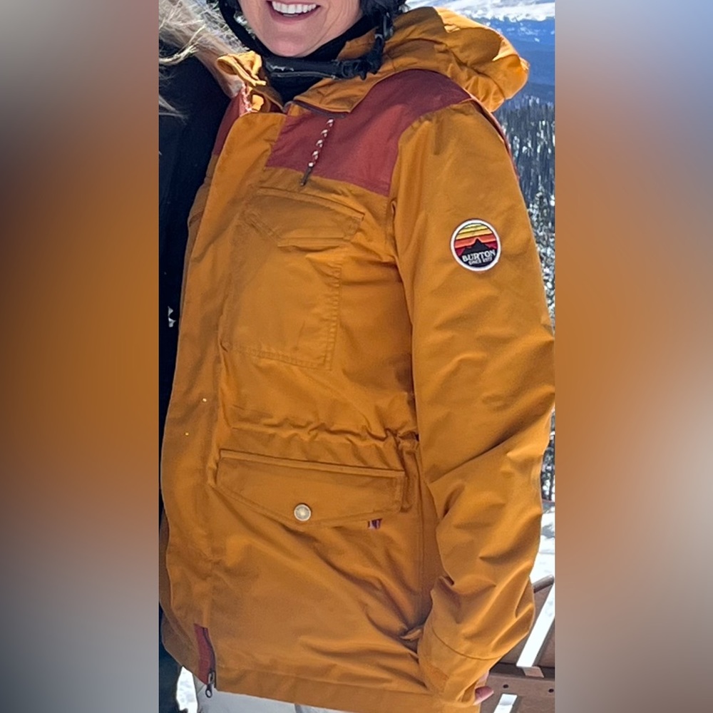 Burton snowboard jacket.  Like new!  Nice happy color😌